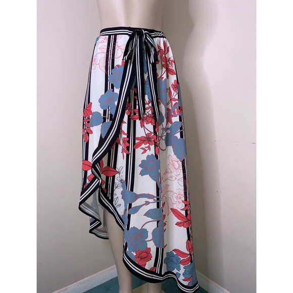 Flying Tomato Dresses & Skirts - Flying tomatoe skirt size small  🤩